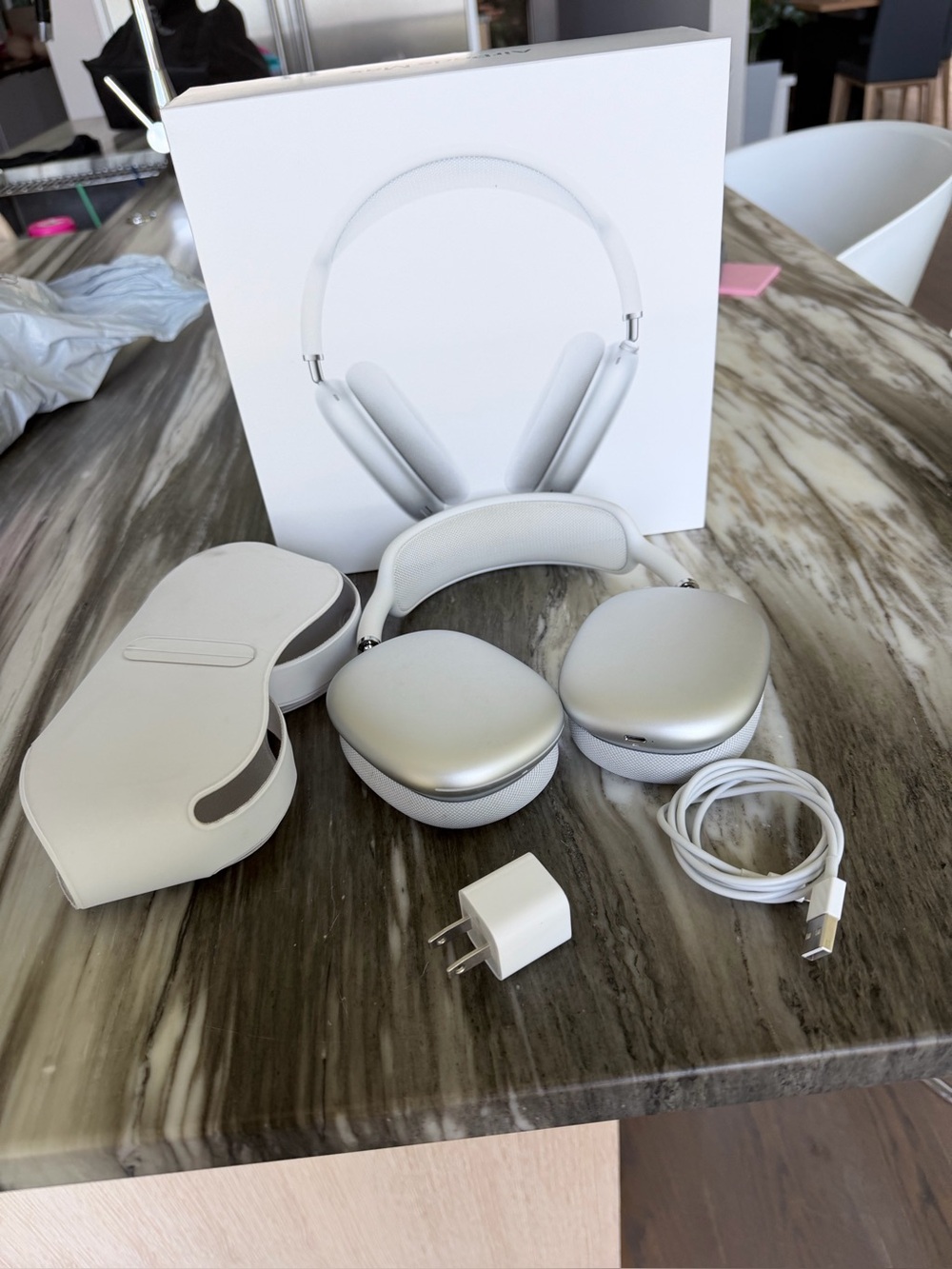 OEM Apple AirPods Max with Smart Case lightening charging